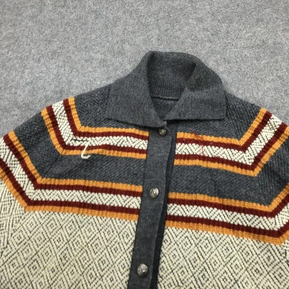 VINTAGE Wool Poncho Cape Womens One Size Gray Fringe Button ILGWU Made USA 70s - Picture 3 of 15